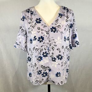 Ivanka Trump lavender white and blue floral short flutter sleeve top size small